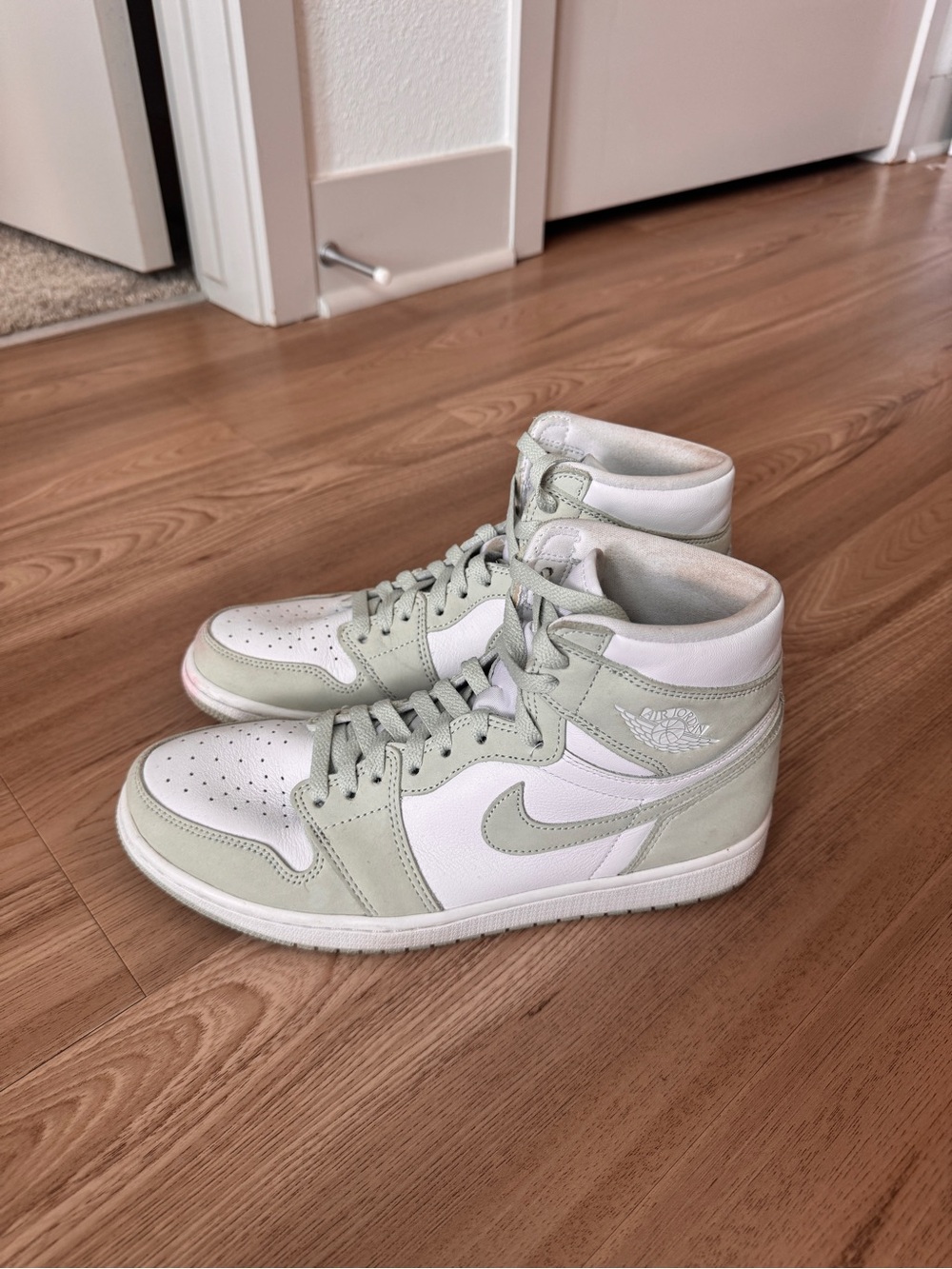 Nike Air Jordan 1 High-Top Sneakers (White & Light Green)